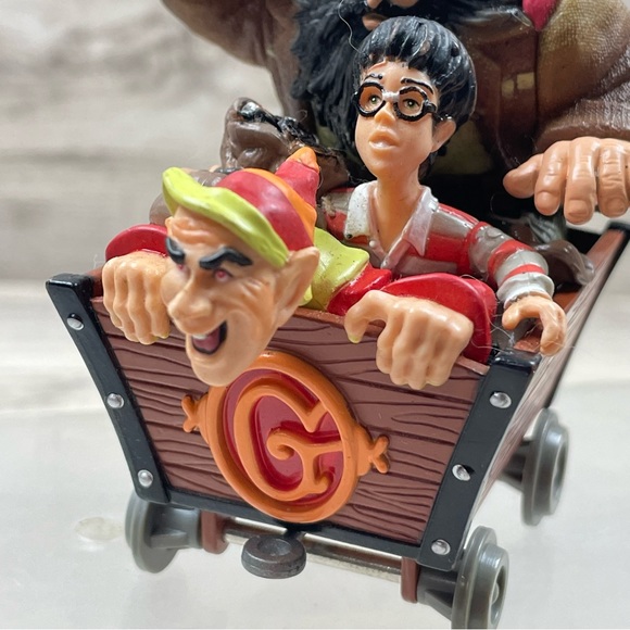 Harry Potter Gringotts Vault Cart Hagrid Goblin Die-Cast 2000 Mattel + Broom - Picture 7 of 14